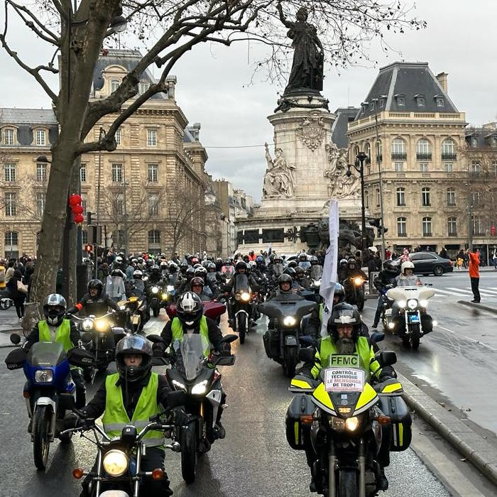 Les Motards Dans Paris Contre Le Contr Le Technique