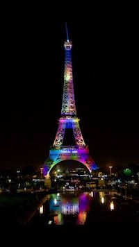 tour eiffel gay