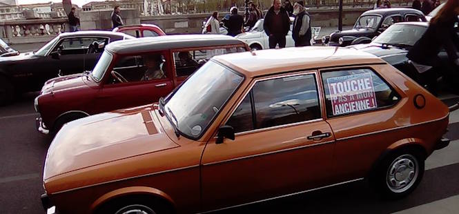 autos anciennes pollution Paris manifestation