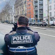 Paris, vitesse, radars, jumelles, police